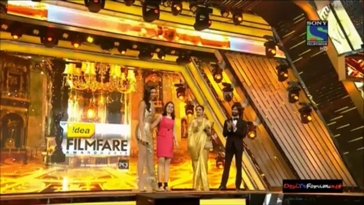 Shahid Kapoor & Rekha presenting the Award for best Actress ~ Deepika Padukone (Congrats Deepy)