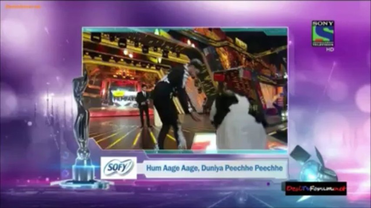 Supriya gets her best Actress Award at Filmfare Awards