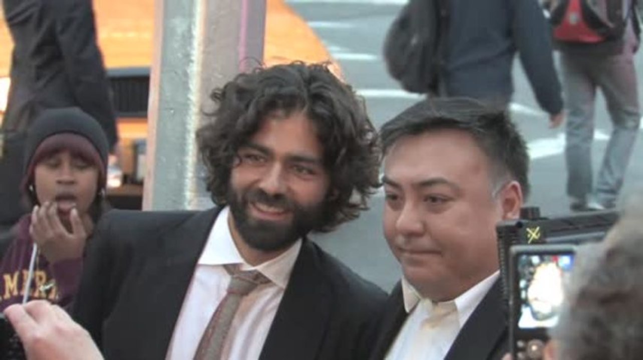 Adrian Grenier macht sich an Nina Agdal heran