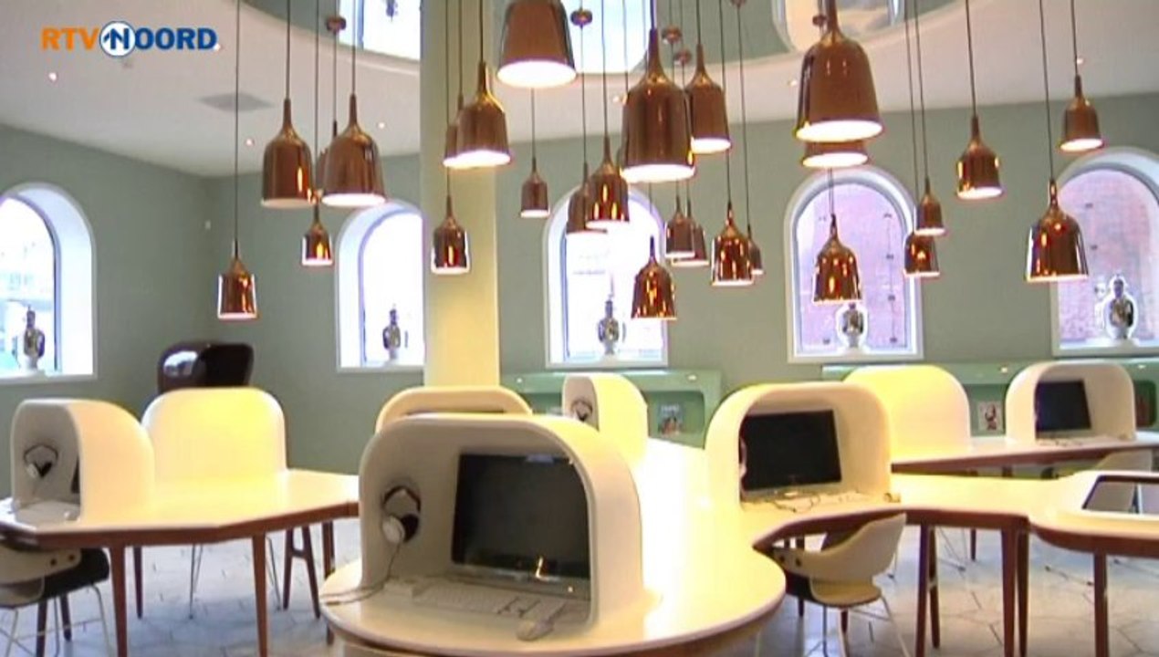 Bezoeker stoot reuzenvaas om in Groninger Museum - RTV Noord