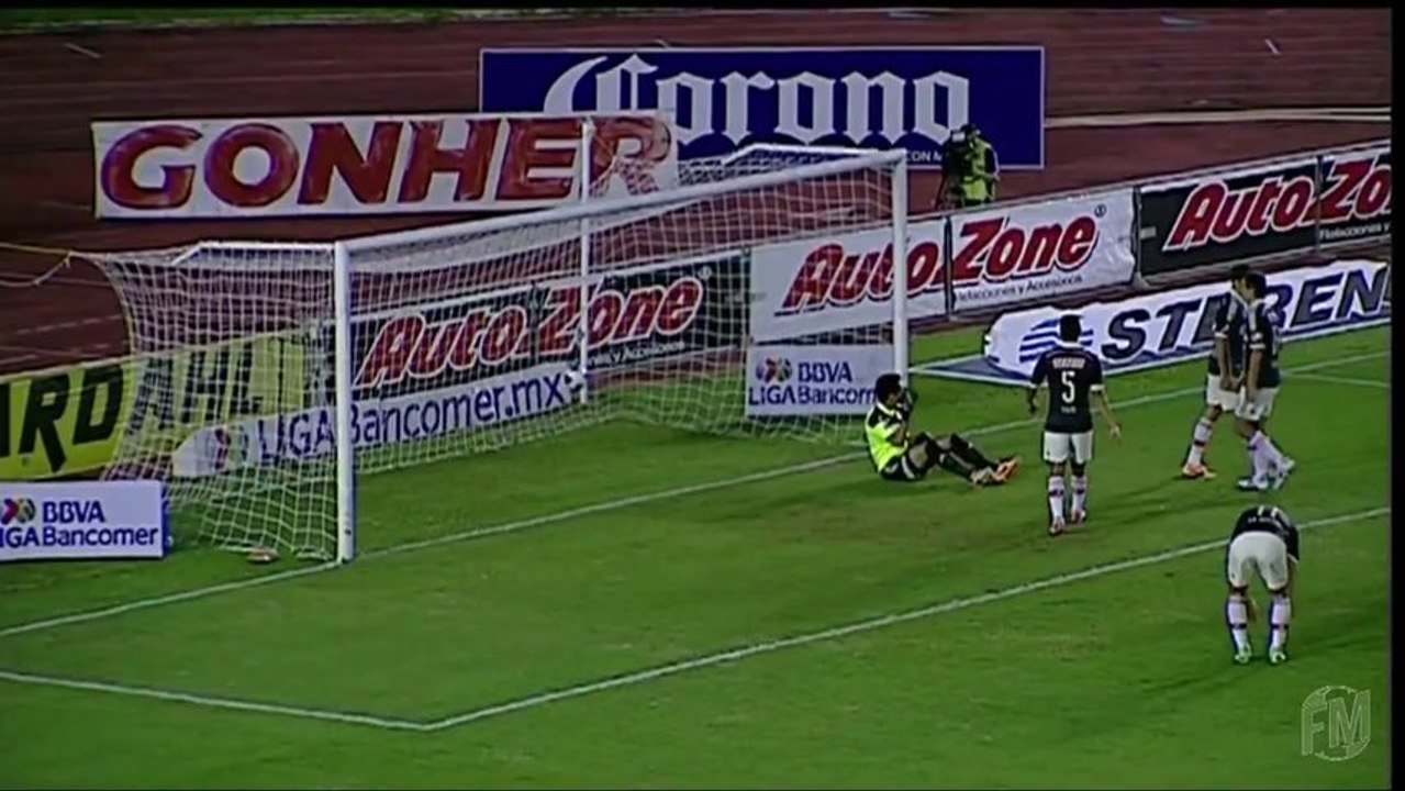 Golazo de falta desde su casa de Michael Arroyo