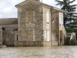 Inondations: le village de Jusix entouré par les eaux