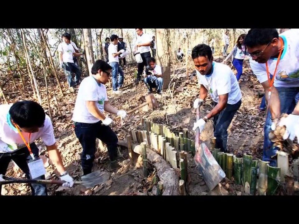 วัฒนธรรมประชาธิปไตยไทย ศิลปิน : ประภัสสร เสวิกุล