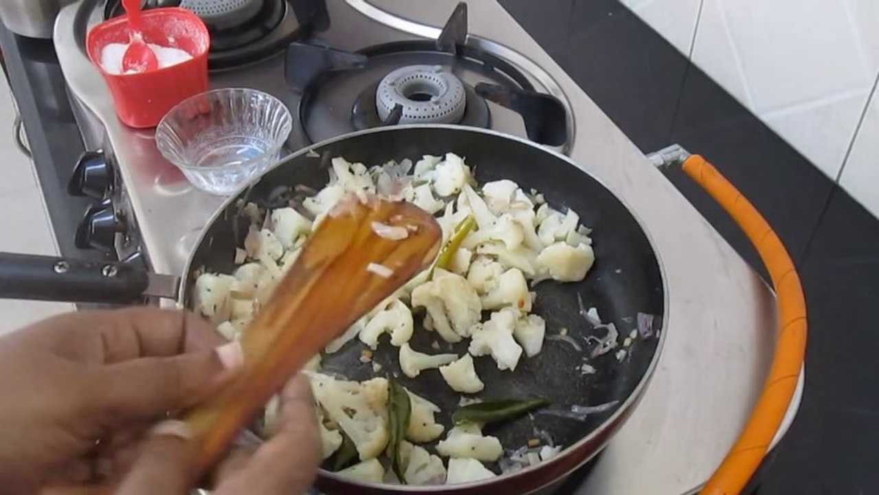Cauliflower pepper fry in Tamil samayal