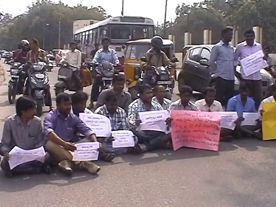 Students demand probe on Judge on Akula Bhumaiah's Death with sitting