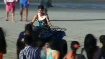 Justin Bieber wows fans on Panama beach