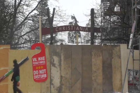 Özgür kasaba kapılarını kapattı