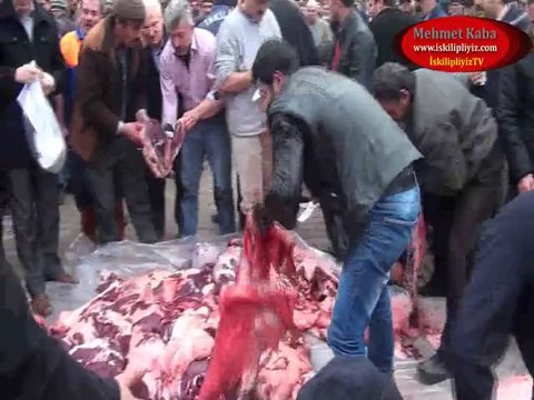 İskilip´te Yağmur Duasında 2 Deve Kurban Edildi.2 Bölüm