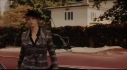 6 mogli e un papà_ come distruggere un carro funebre (360p)