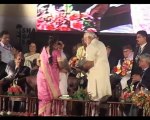 Lata Mangeshkar feliciated by Gujarat Chief Minister Narendra Modi