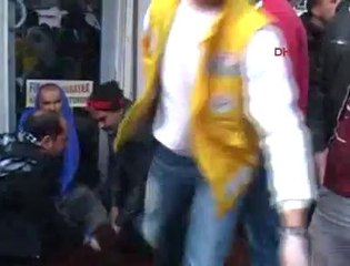 Siverek'te adliye önünde kavga