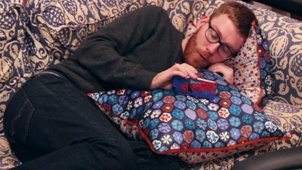 NICK AND SIRI: MOM'S BIRTHDAY