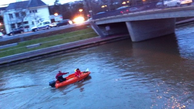 Voiture dans la Vire à Saint-Lô