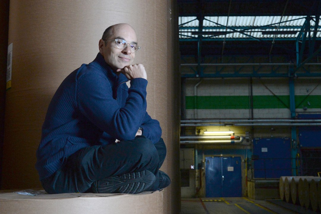 Bernard WERBER en visite au journal Ouest-France, réalise des exercices Tai Chi