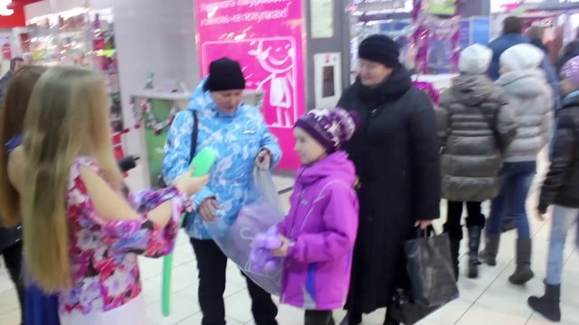 Муравей на проспекте Ленина развлекает своих гостей.