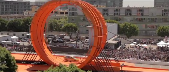 Une Mitsubishi Lancer sacrifiée pour les besoins d'une cascade d'Hot Wheels