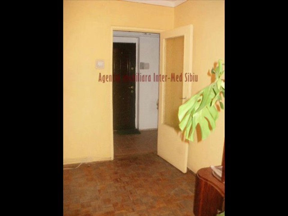 Vand Apartament 2 camere decomandat Sibiu, et.2 Inter Med 42.200 euro