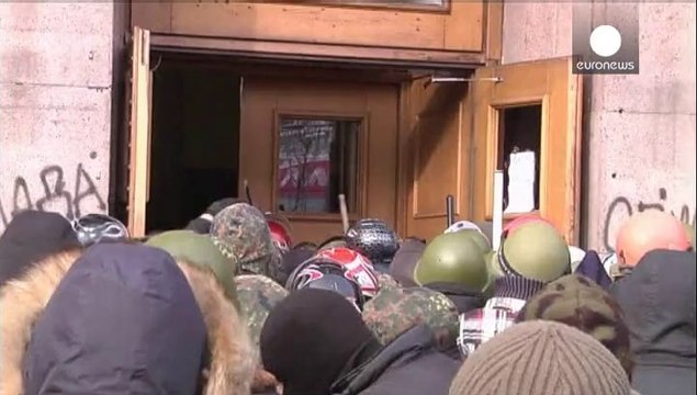 Ukrainian protesters force militant activists out of occupied Agriculture Ministry.
