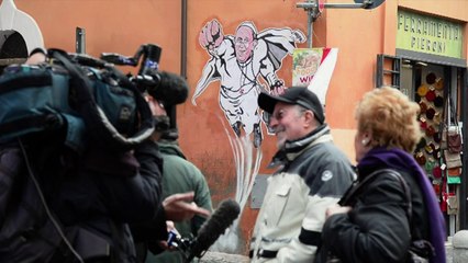Pope Francis to the rescue in Rome graffiti