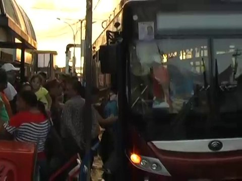 alcaldía de lagunillas adquirió cuatro modernas unidades para el transporte público - 29.11.13