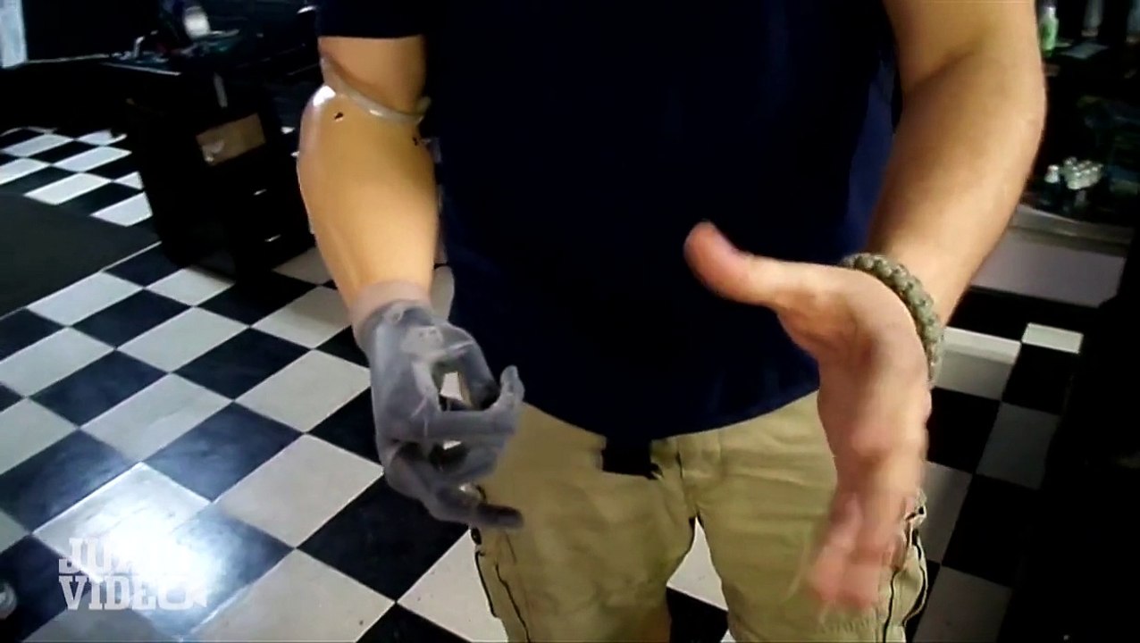 AMAZING i-Limb Robotic Hand | INCREDIBLE Touch Bionics Technology