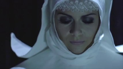 Incroyable : La Glace à l’Eau Bénite et à l’Absinthe