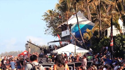 Des filles et des vagues pour Gabriel Médina à Hawaï