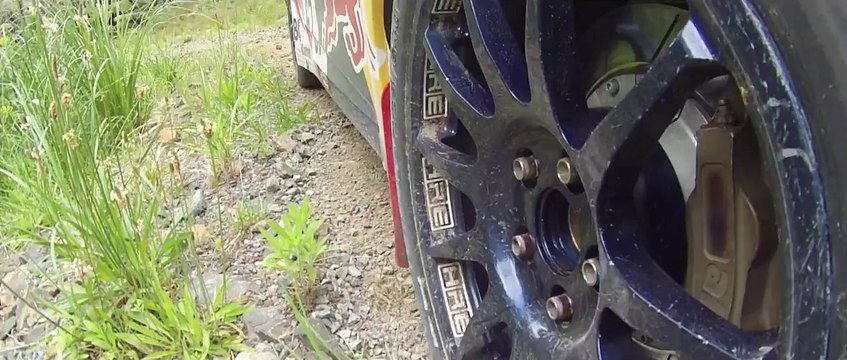 Rhys Millen joue au golf en Veloster