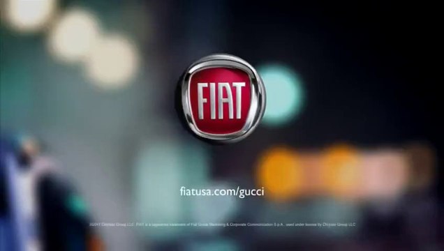 Jennifer Lopez parade dans sa nouvelle Fiat 500C Gucci