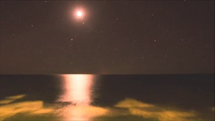 TimeLapse  luna reflejada en el mar - timelapsesvideo.com