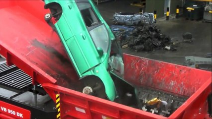 Скачать видео: Impressive Car Grinder Machine!! Don't let your ferrari around..