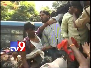 T-students shout anti-Kiran slogans, burn his effigy