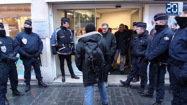 Des sans-papiers occupent l'agence Air France à Lille