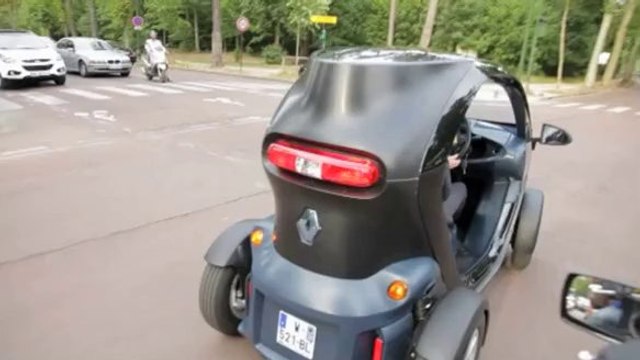 Carlos Tavares essai le Renault Twizy