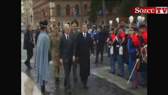 Gül, Meçhul Asker Anıtı'na çelenk koydu