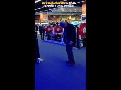 Teknosada Çalan Müzikle Kendinden Geçen Dayı