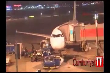 Alkollü yolcu uçaktan indirildi