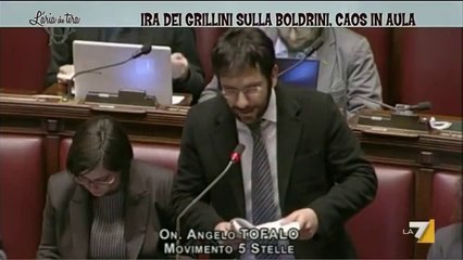 Lira dei Grillini le immagini della rissa in Parlamento