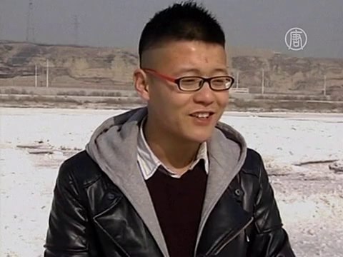 В Китае озеро превратилось в поляну цветов из соли