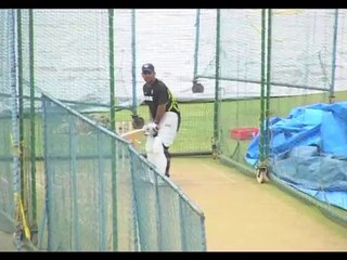 Dhoni 4th fastest to score 8000 runs