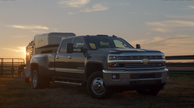 Chevrolet réunit des vaches et leur taureau! Publicité Romance Super Bowl 2014