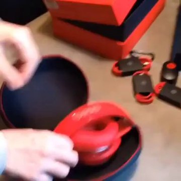 New Beats Studio Wireless Headphones Unboxing - 2014