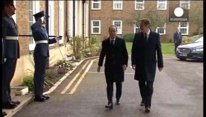 Hollande 'non' to Cameron's call for change in EU treaties