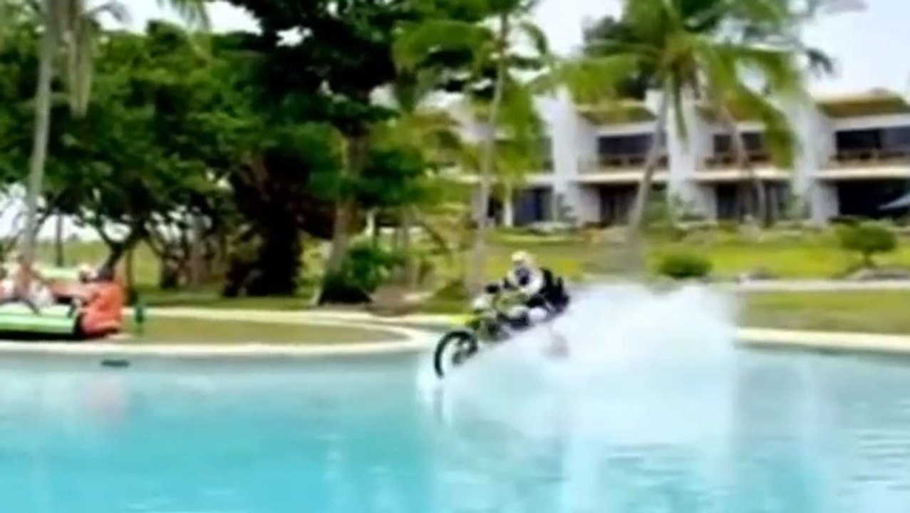 Travis Pastrana bike over water !