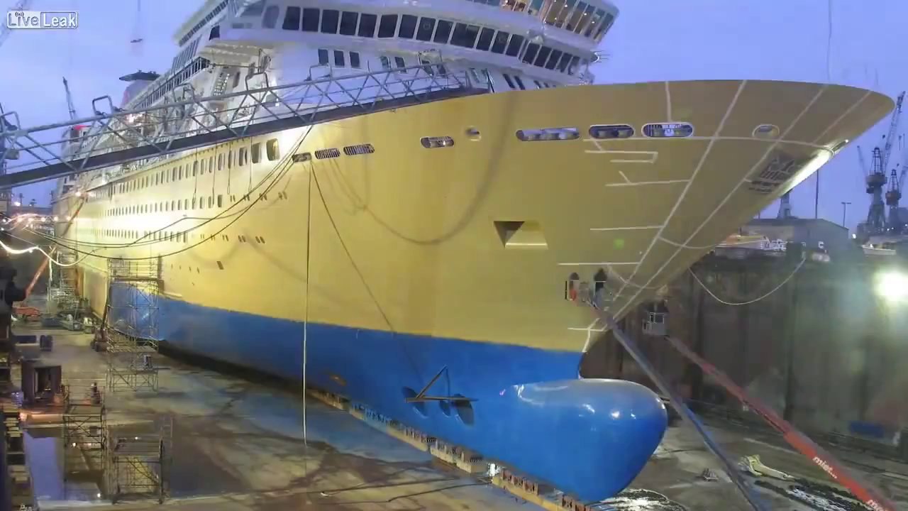 Cruise Ship Cut in Half, Then Stretched 99 Feet (Time Lapse)