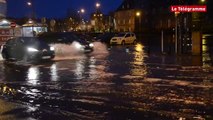 Lannion. Le Léguer inonde la chaussée du quai d'Aiguillon