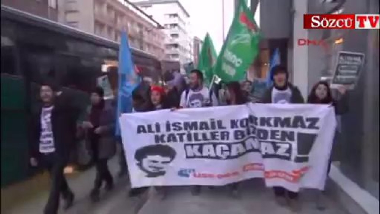 Ali İsmail'in saldırıya uğradığı yere karanfil bıraktılar