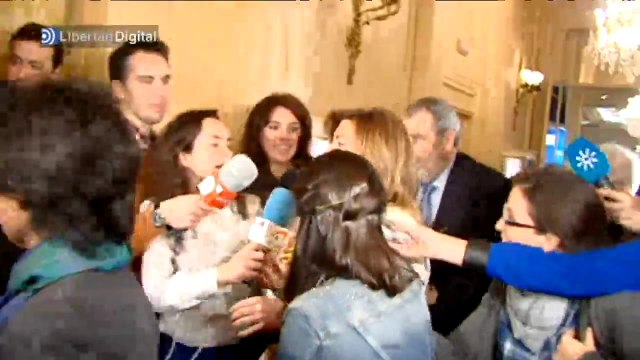 Susana Díaz huye de la prensa: Tengo que coger un vuelo