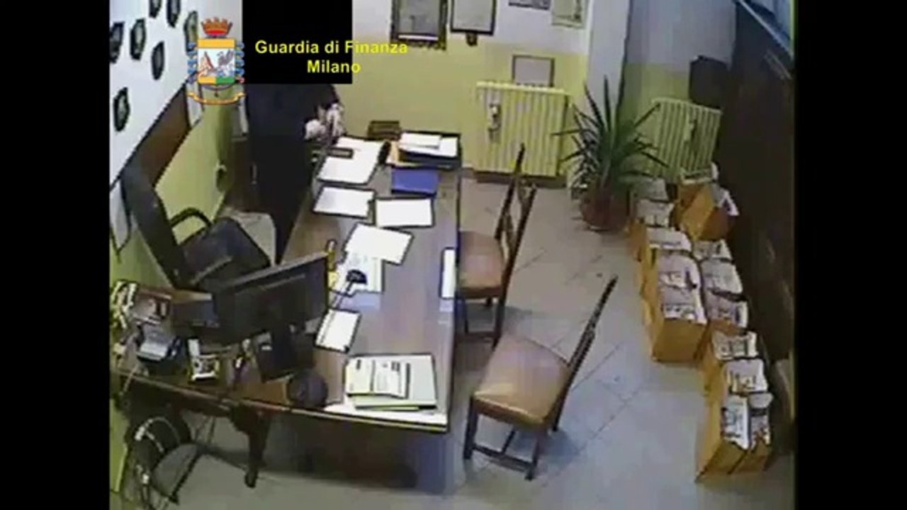 Pieve Emanuele (MI) - Arrestato ex comandante dei Vigili Urbani (16.01.14)