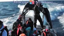 Marina Militare - La Marina soccorre un'imbarcazione con 236 migranti (11.01.14)